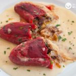 Pimientos del piquillo rellenos de morcilla. Receta fácil y cremosa