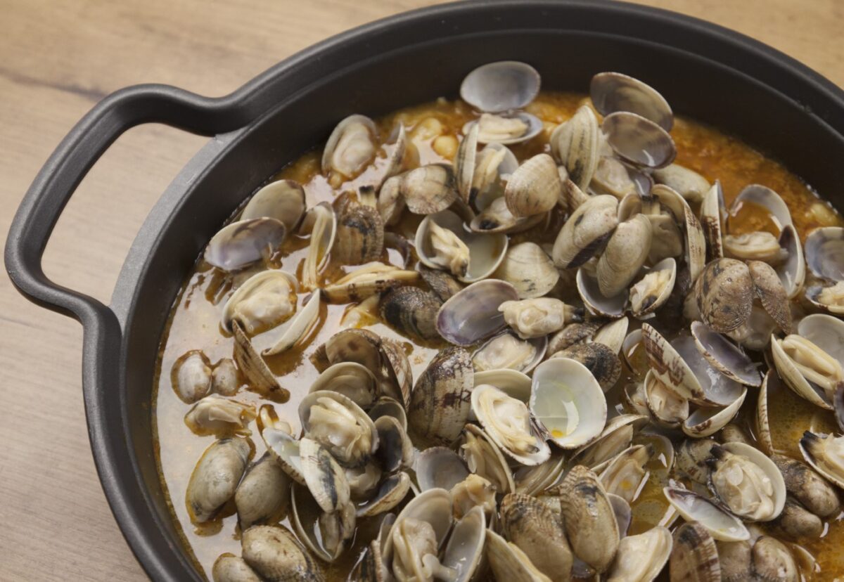 Fabes con almejas, receta tradicional asturiana