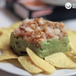 Timbal de aguacate con tartar de langostinos