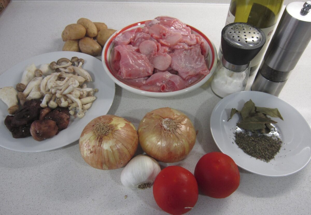 Conejo en salsa. Guiso de conejo