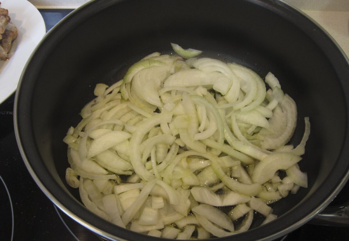 Conejo en salsa. Guiso de conejo