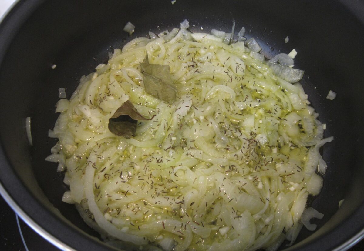 Conejo en salsa. Guiso de conejo
