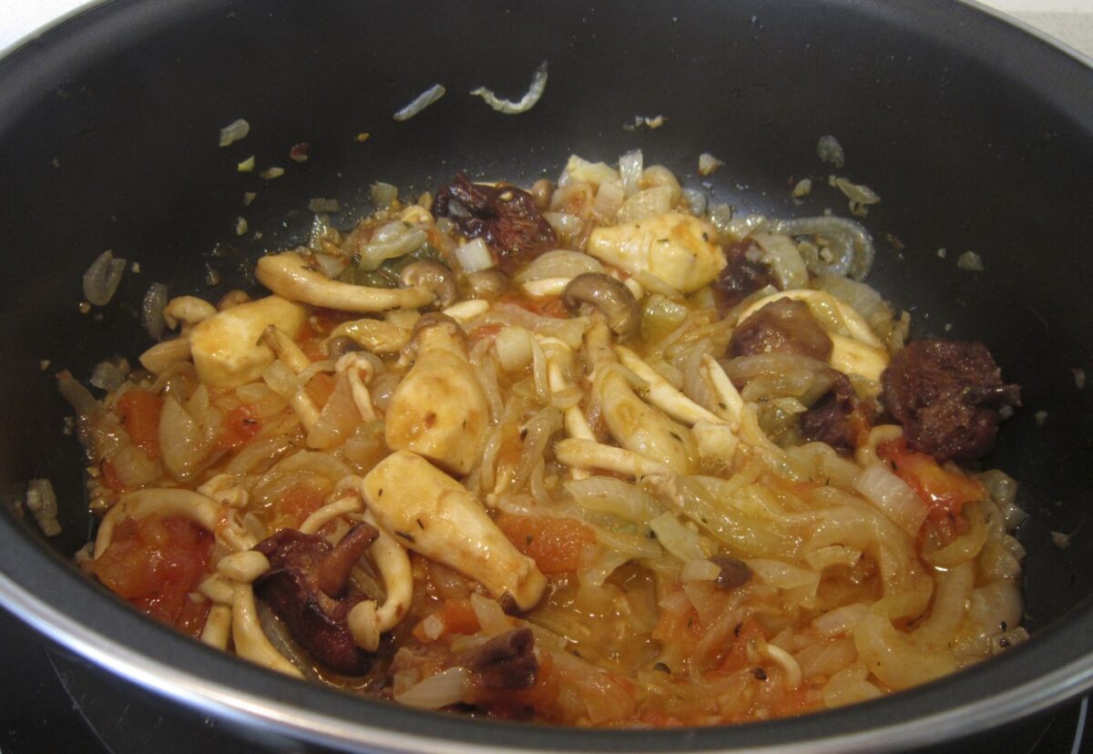Conejo en salsa. Guiso de conejo