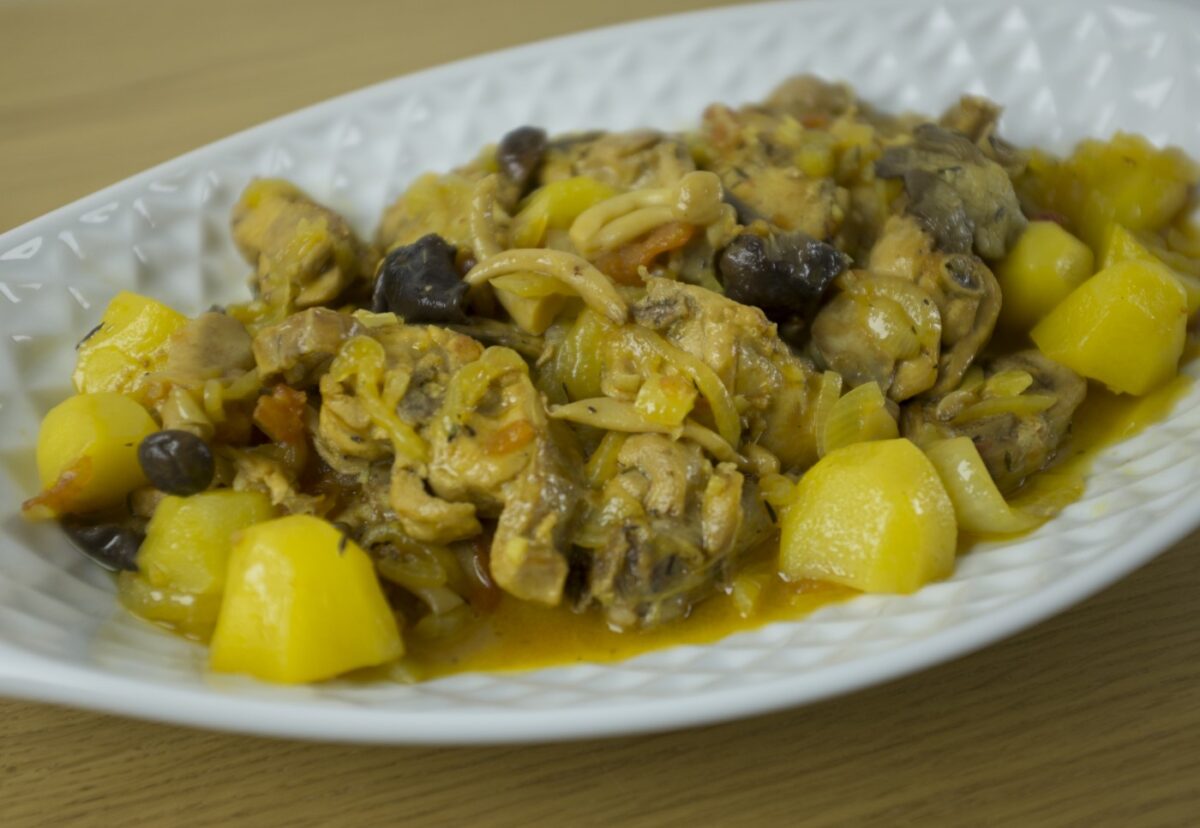 Conejo en salsa. Guiso de conejo