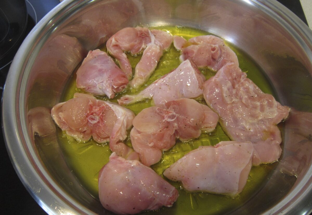 Conejo en salsa. Guiso de conejo