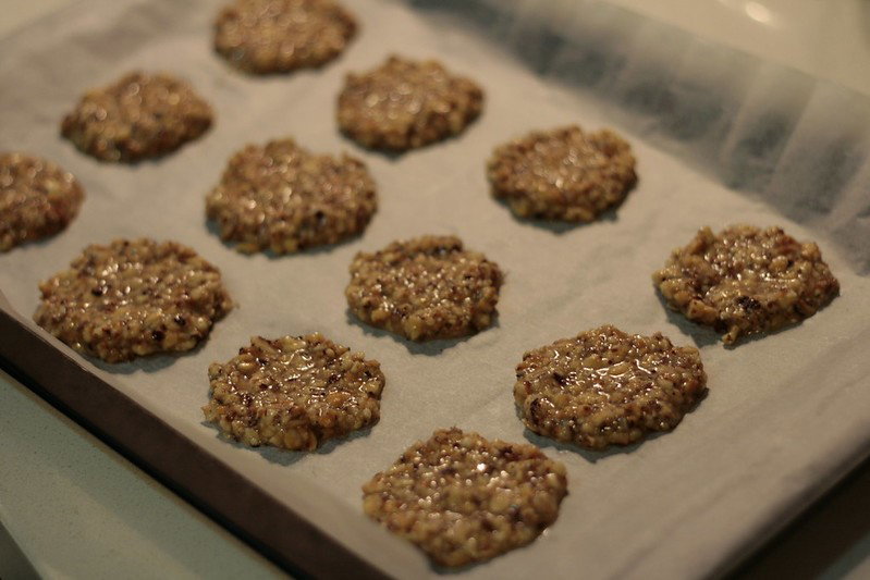 Galletas de avellana y chocolate sin harina