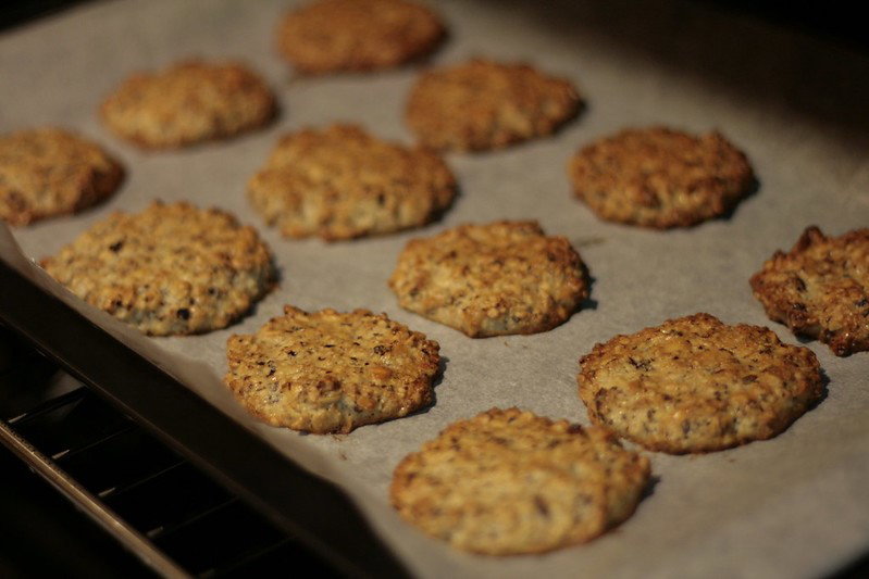 Galletas de avellana y chocolate sin harina