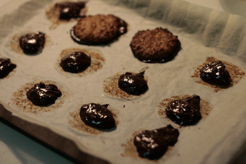 Galletas de avellana y chocolate sin harina