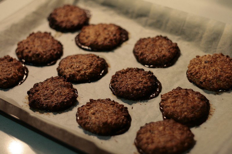 Galletas de avellana y chocolate sin harina