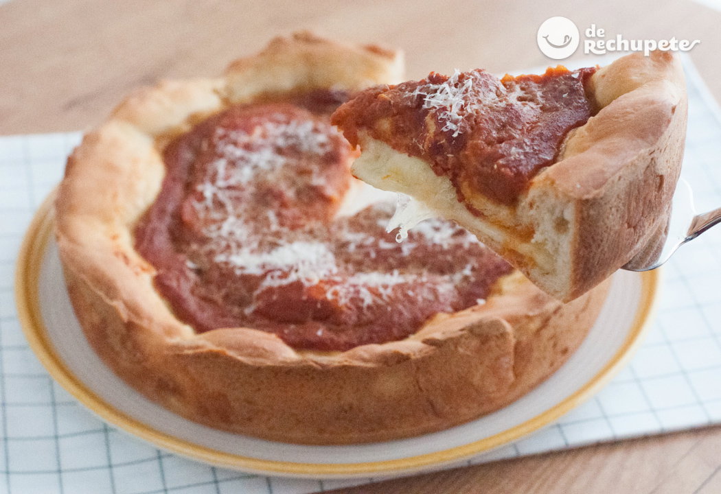 Pizza estilo Chicago. Receta auténtica paso a paso