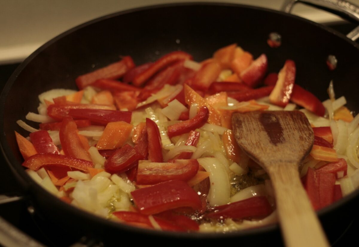 Espirales con langostinos al curry