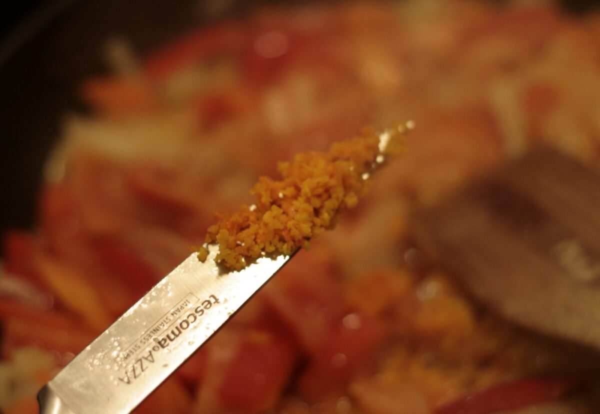 Espirales con langostinos al curry