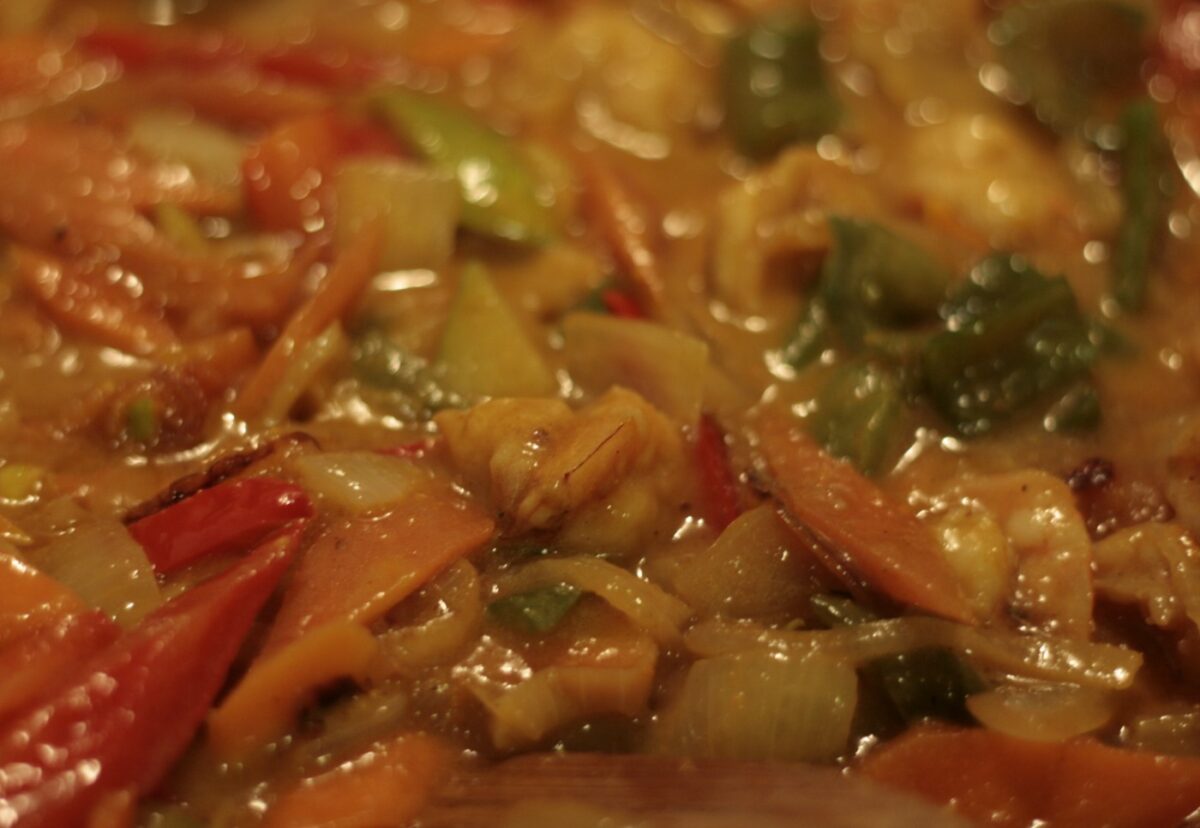 Espirales con langostinos al curry