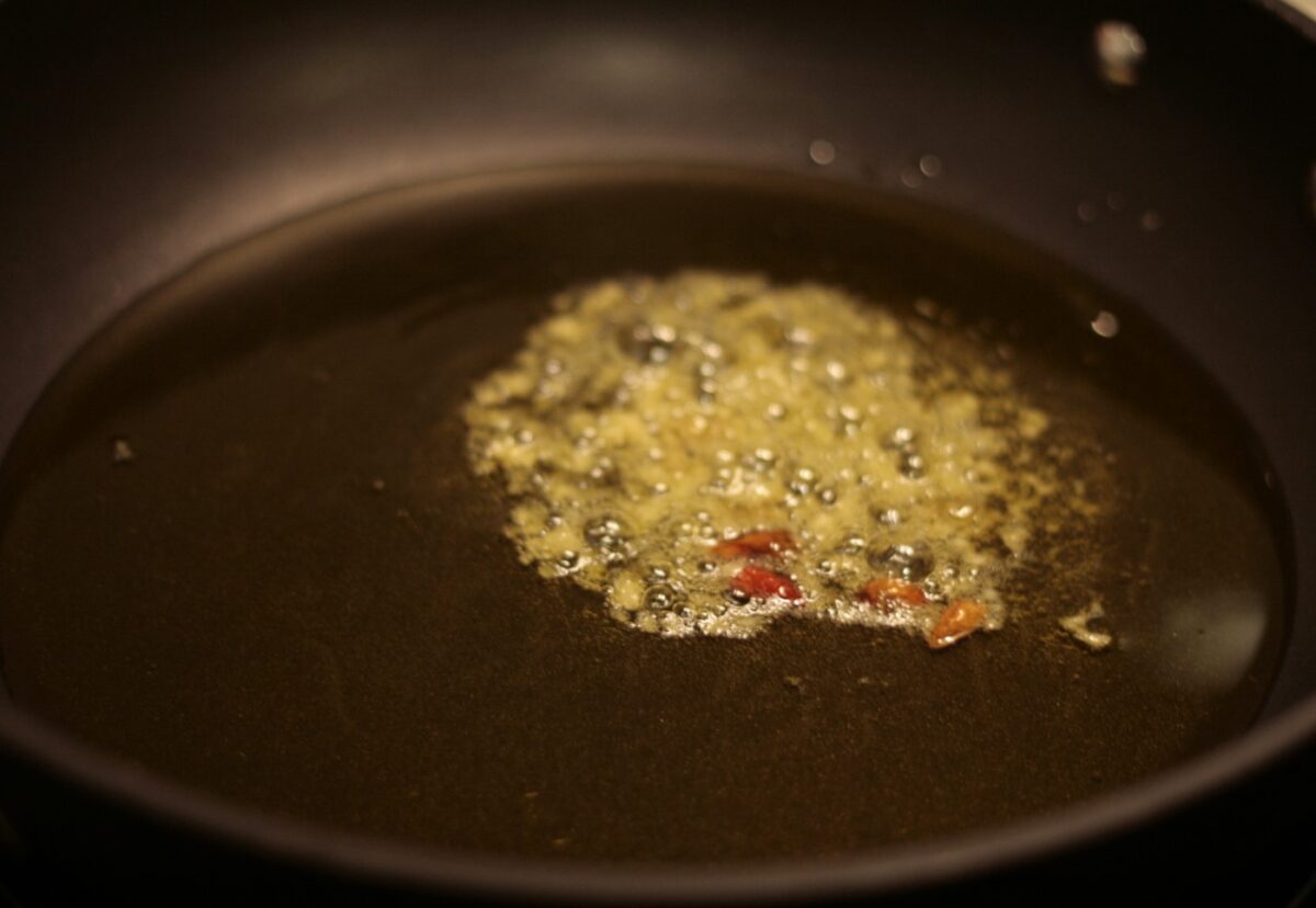 Espirales con langostinos al curry