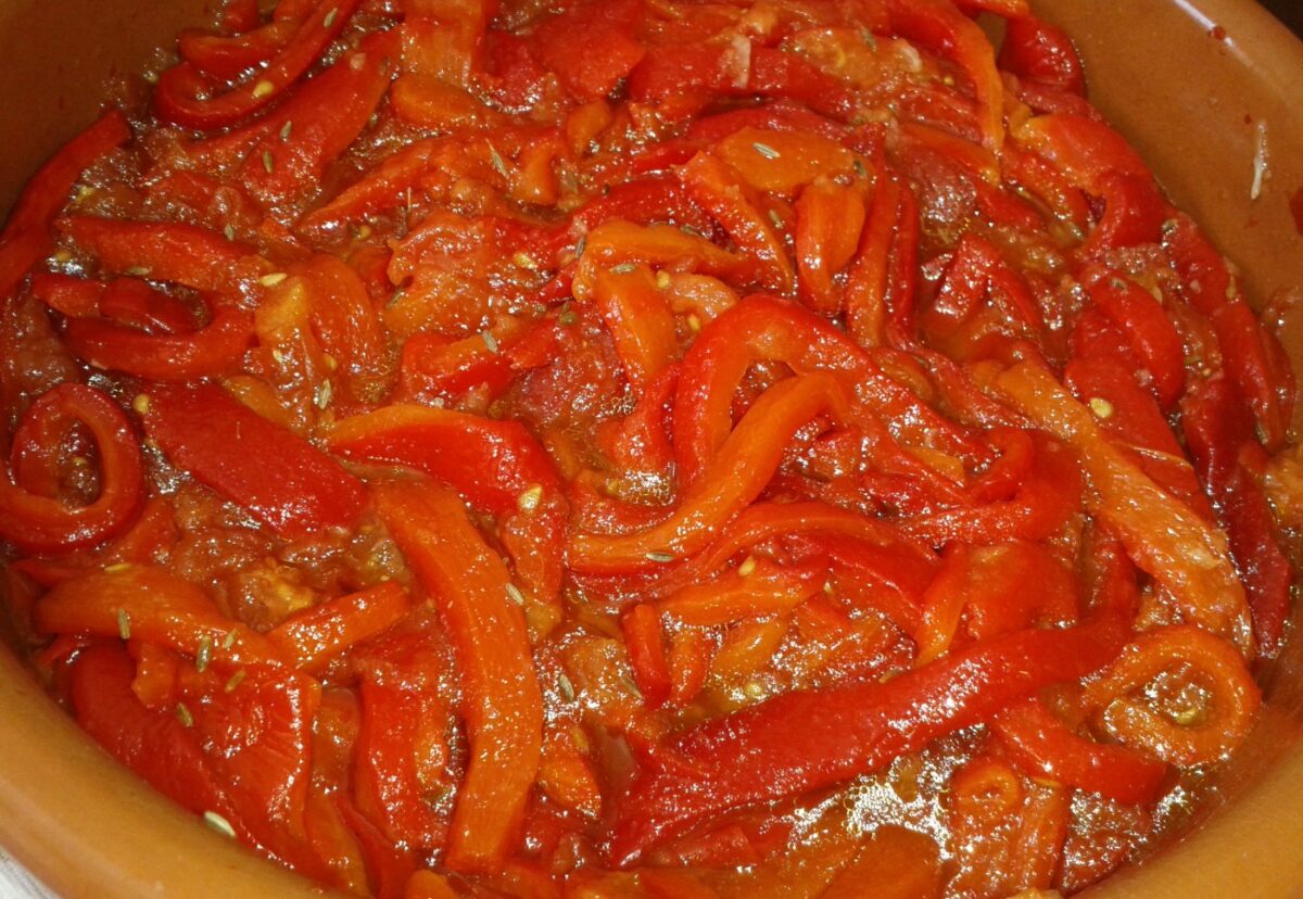 Asadillo manchego. Ensalada de pimientos asados y tomate