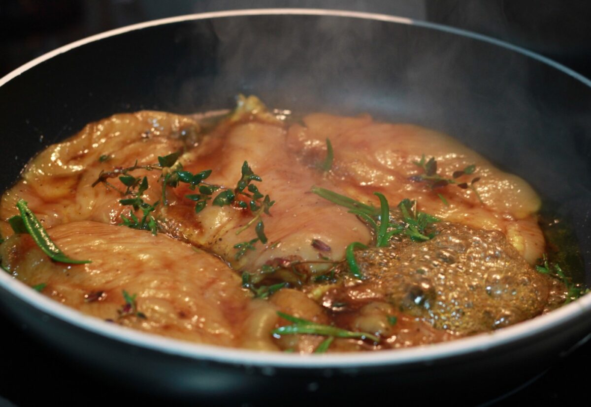 Pollo a la miel con tomillo y romero