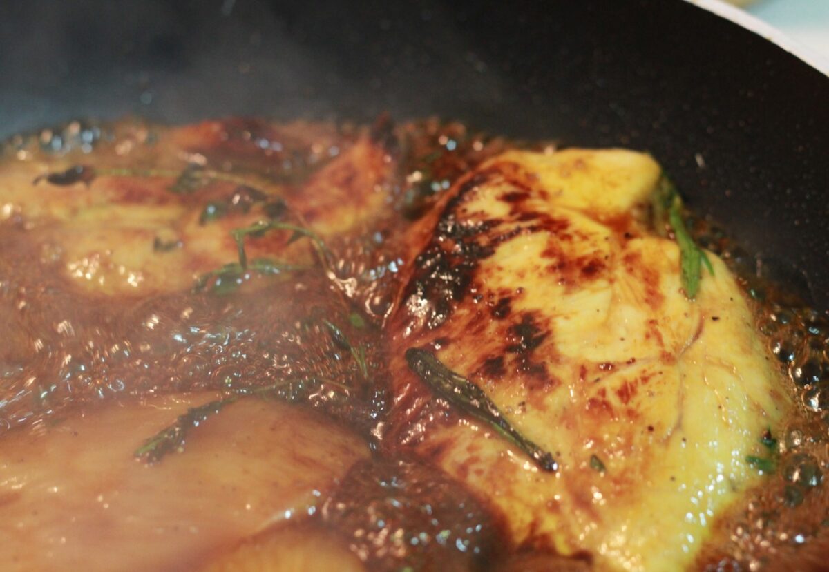 Pollo a la miel con tomillo y romero