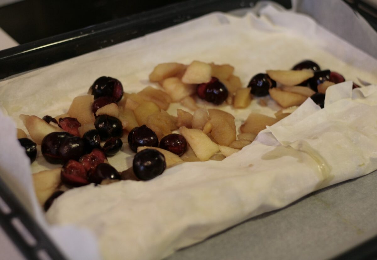 Strudel de cerezas del Jerte y manzanas