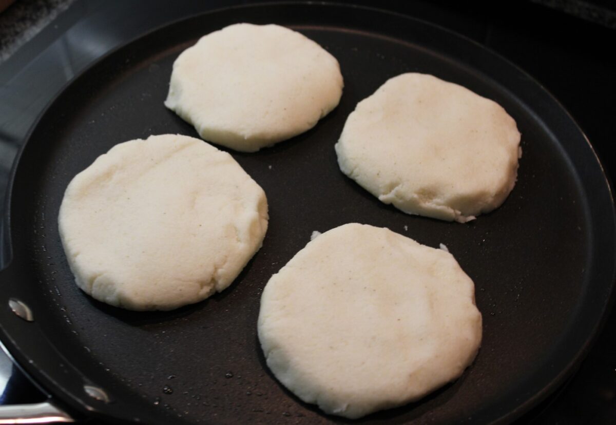Arepas rellenas con pollo