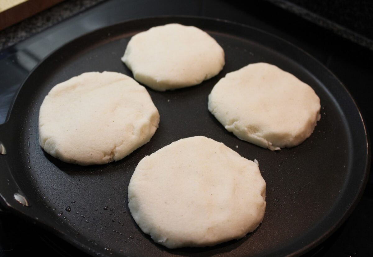 Arepas rellenas con pollo