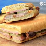 Sándwich cubano casero. Receta fácil y crujiente con cerdo asado, jamón y queso