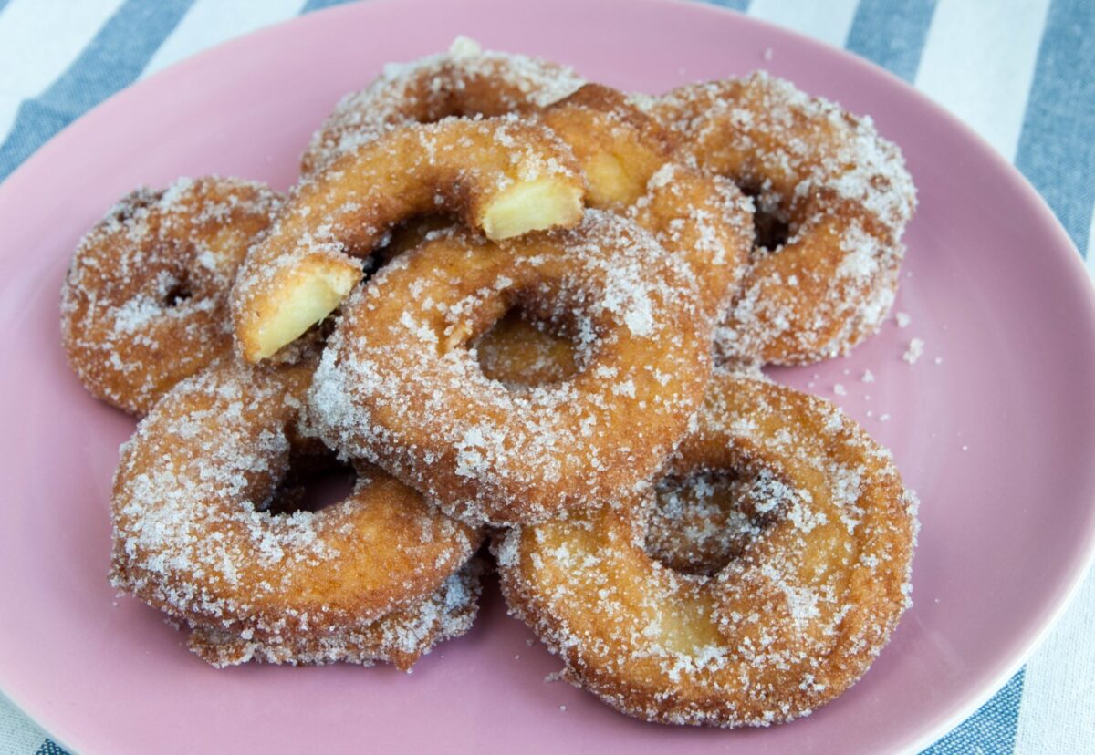 Beignets. Buñuelos de manzana