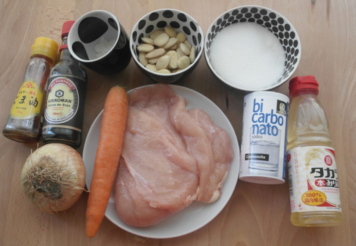 Pollo con almendras al estilo chino