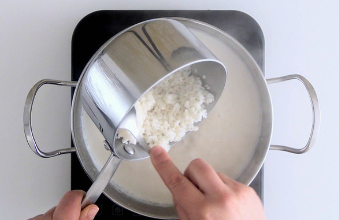 Arroz con leche cremoso. Receta tradicional