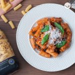 Pasta con berenjena y tomate