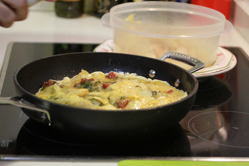 Tortilla con grelos y chorizo