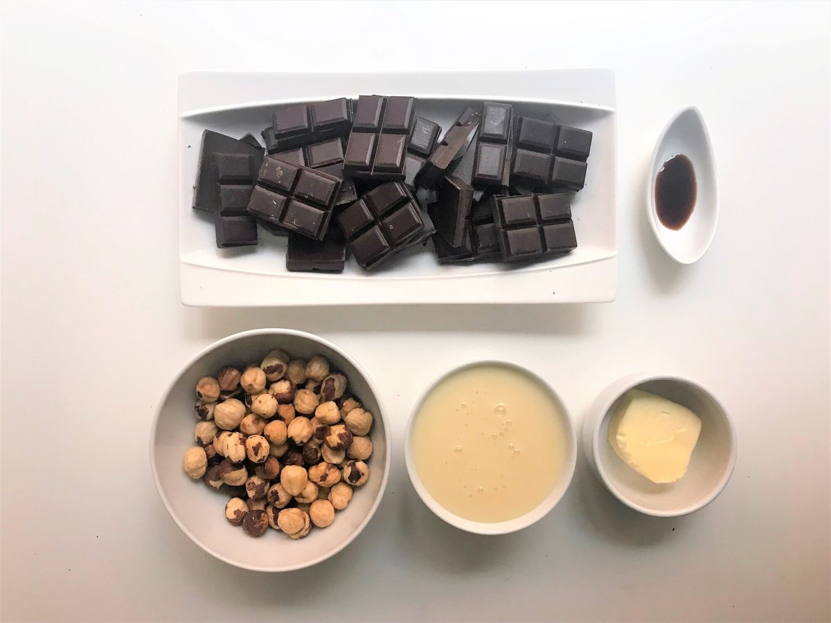 turrón de chocolate con avellanas ingredientes