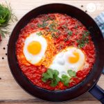 Huevos al plato. La receta tradicional más fácil