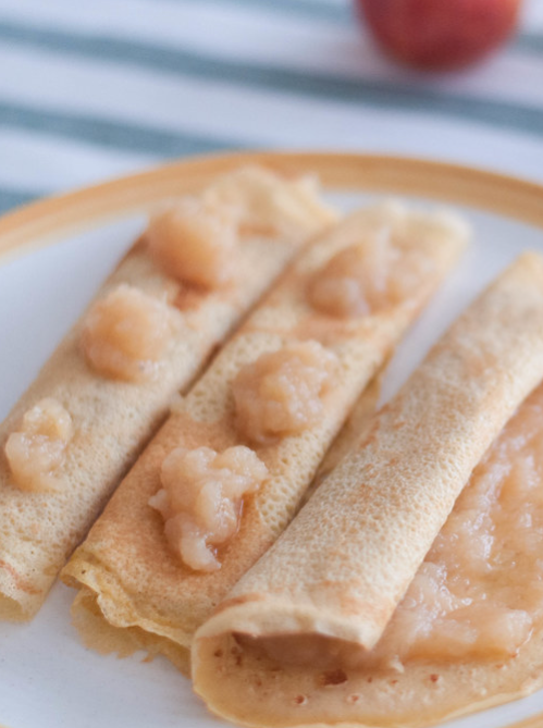 Filloas rellenas de compota de manzana
