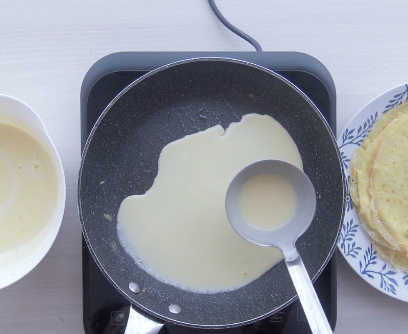 Filloas rellenas de compota de manzana