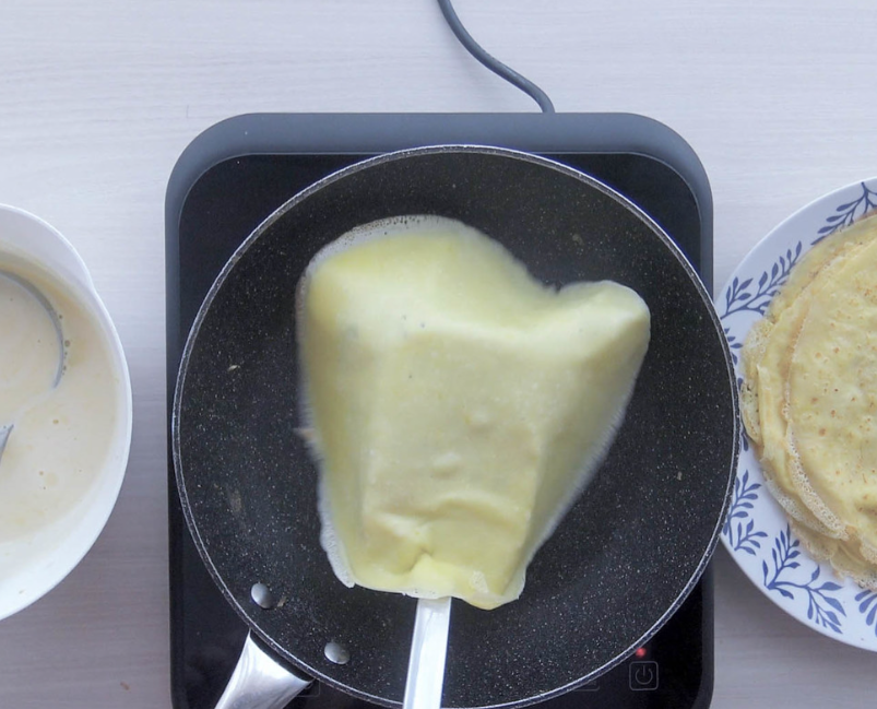 Filloas rellenas de compota de manzana