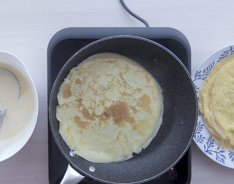Filloas rellenas de compota de manzana
