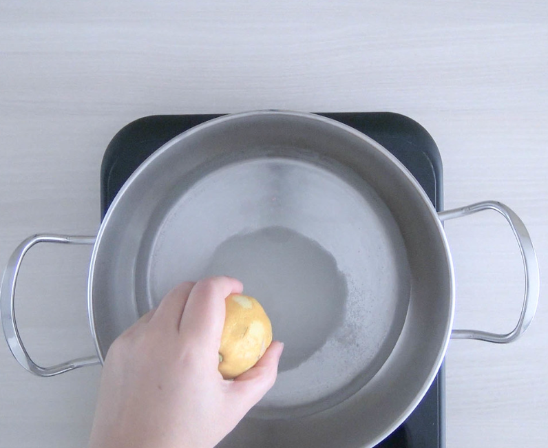 Filloas rellenas de compota de manzana