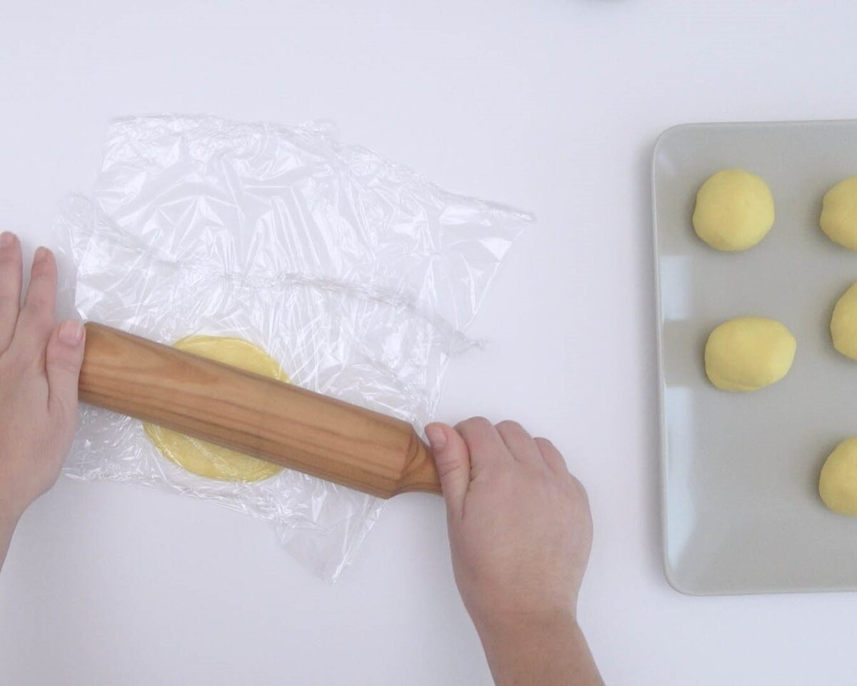 Arepas fritas rellenas de huevo