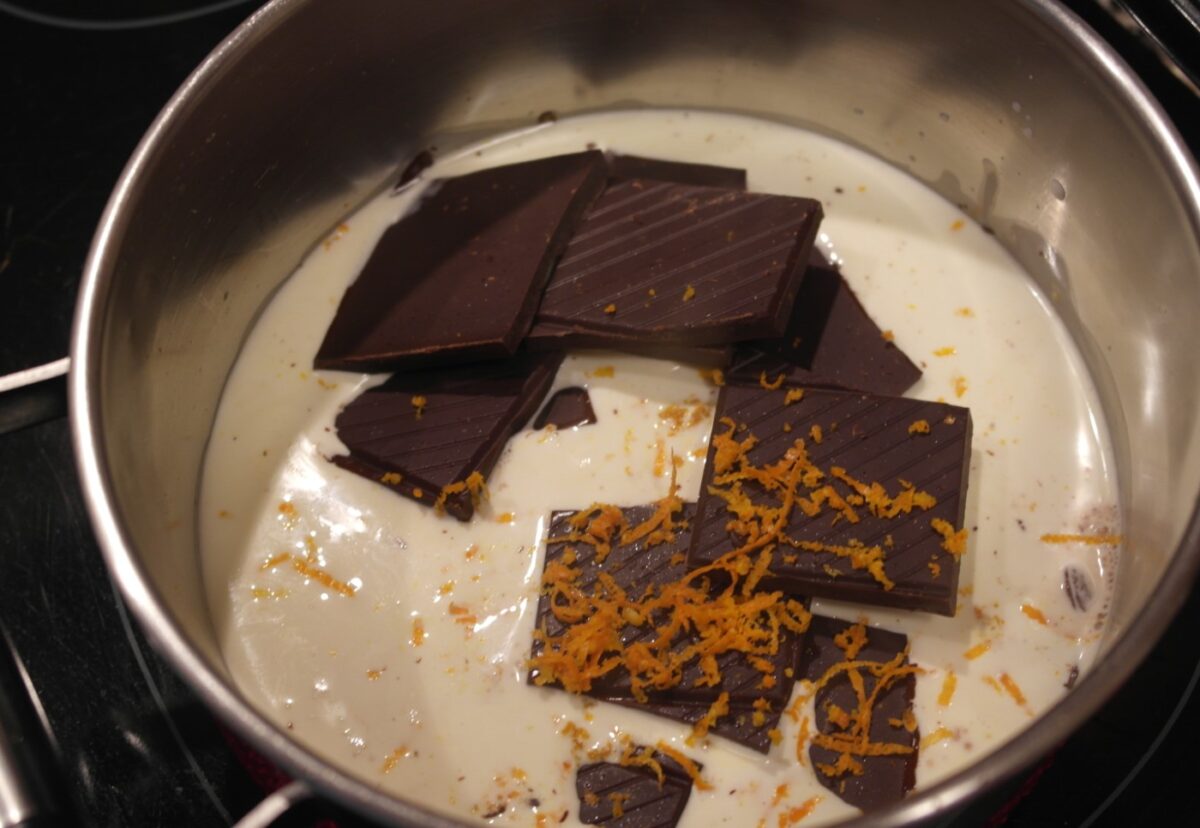 Bombones de chocolate y naranja