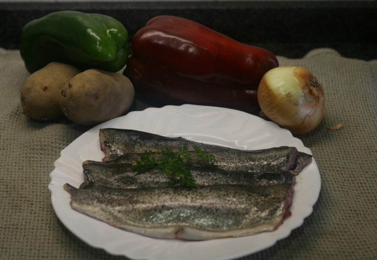 Milhojas de trucha con patatas y verduras