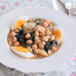 Potaje de vigilia. Garbanzos con espinacas y bacalao
