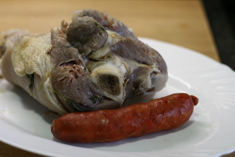 Lacón con grelos. receta tradicional gallega