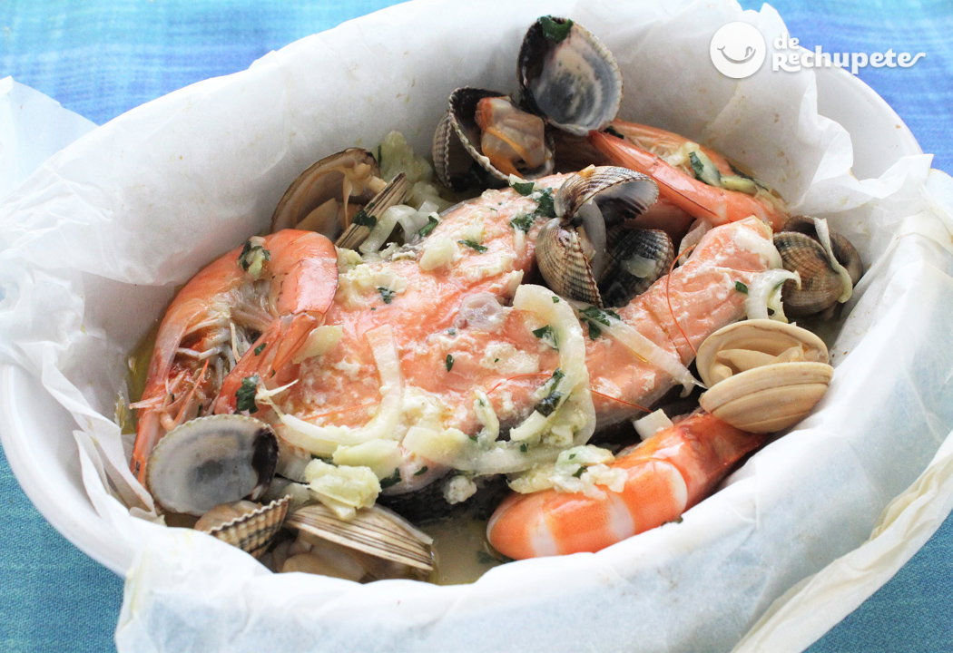Salmón y mariscos al horno y en papillote