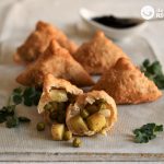 Samosas de patata. Empanadillas hindús o aloo samosas