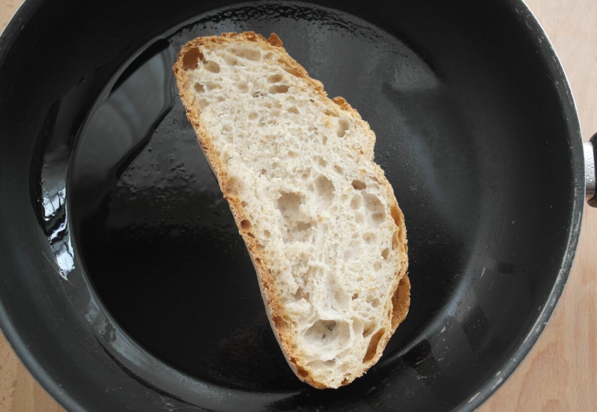 Tosta de lomo y verduritas con salsa barbacoa