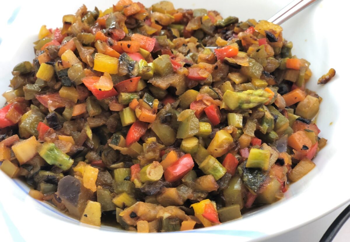 Tosta de lomo y verduritas con salsa barbacoa