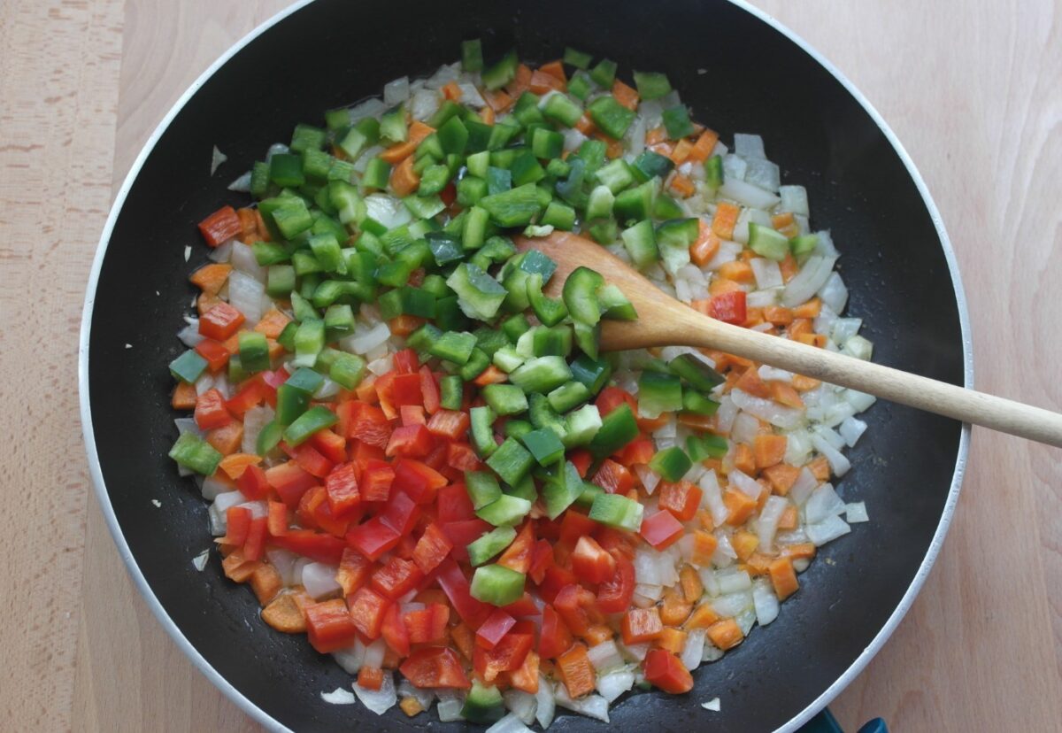 Tosta de lomo y verduritas con salsa barbacoa