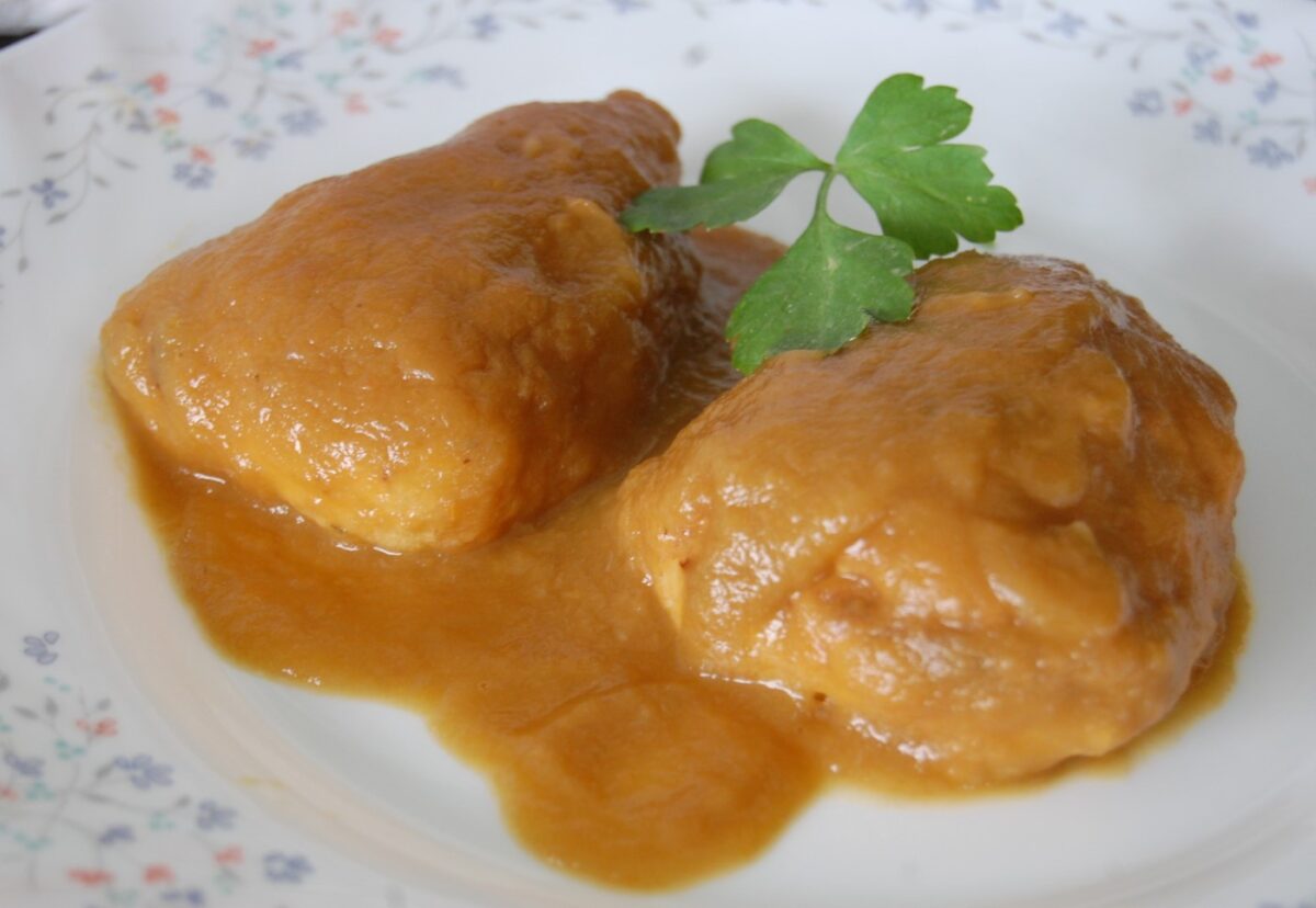 Pimientos del piquillo rellenos de bacalao