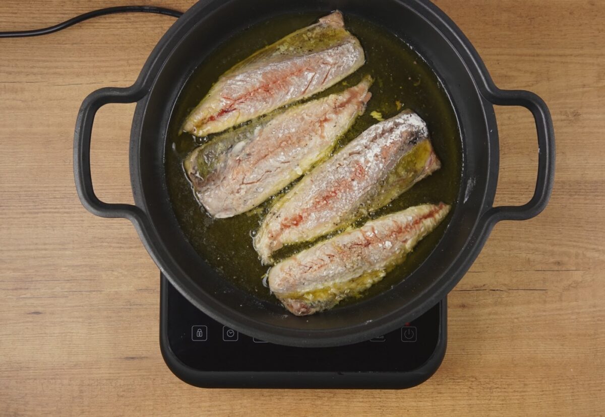 Cómo hacer caballas en escabeche