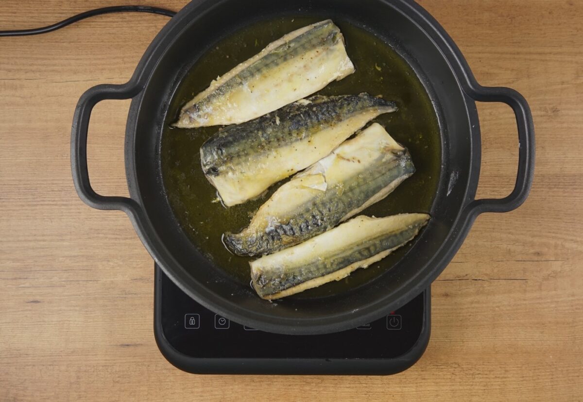 Cómo hacer caballas en escabeche